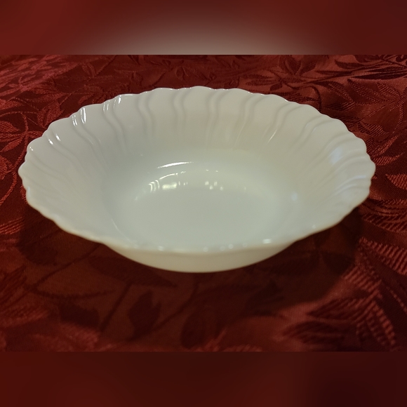 1950's Opal Glass Bowl 'Princess Swirl' - Picture 4 of 7